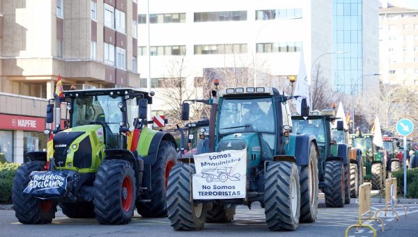 Tractorada en Valladolid para denunciar la situación del sector agrario