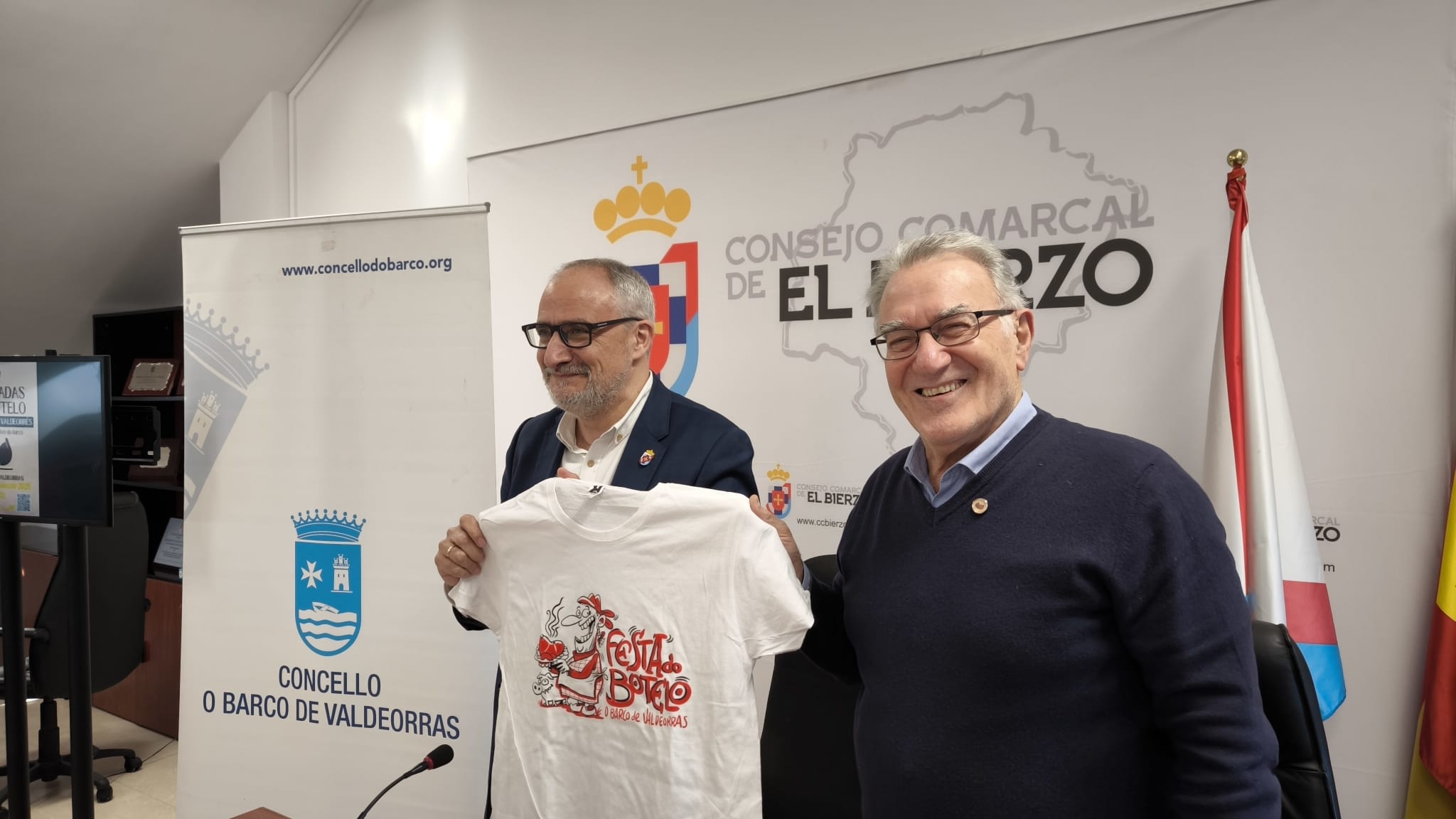 Olegario Ramón y Alfredo García, en la presentación de la Festa do Botelo de O Barco en el Consejo Comarcal del Bierzo