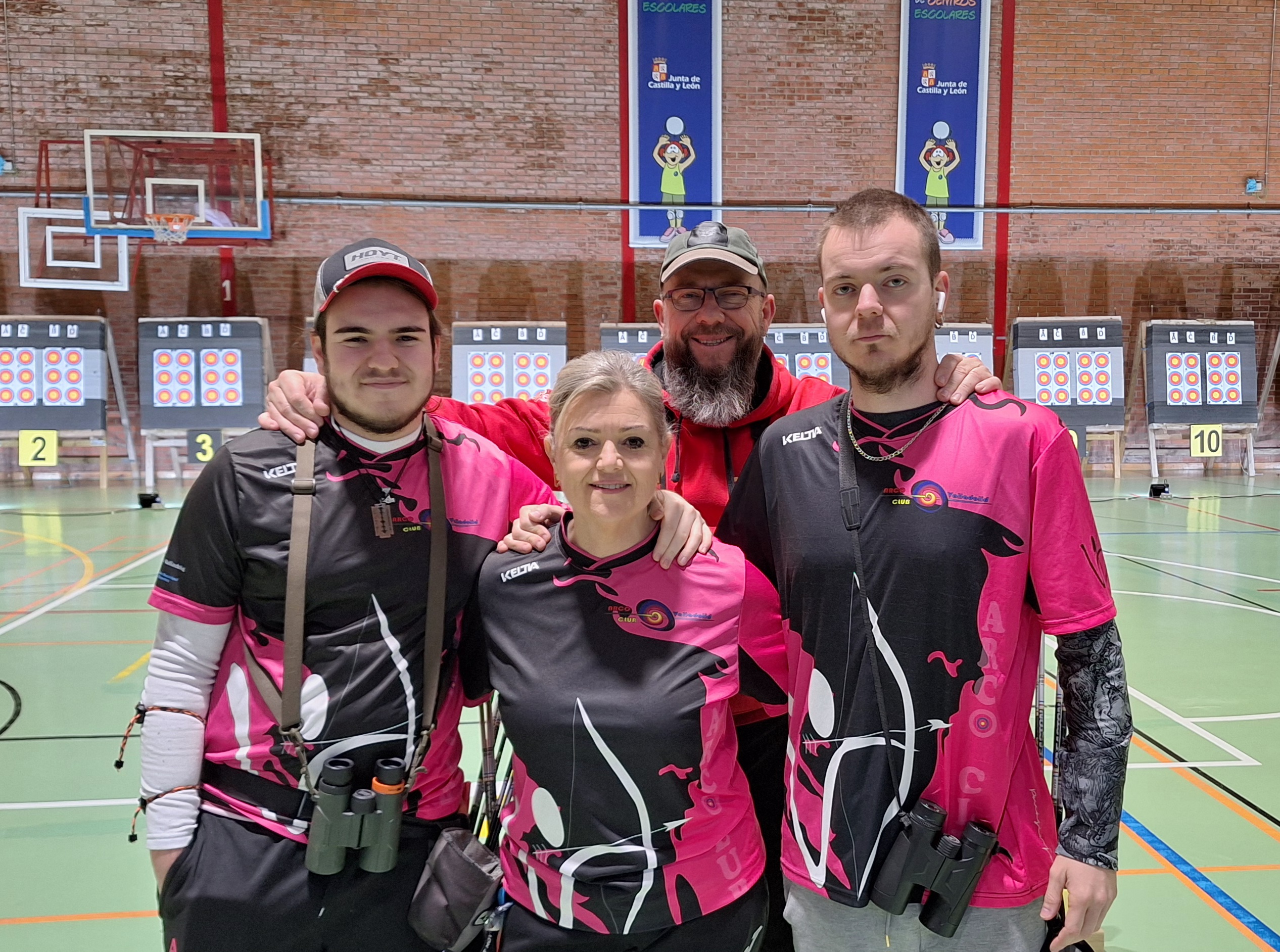 La familia de arqueros González Manuel: Héctor, Beatriz, José Antonio y Alejandro.