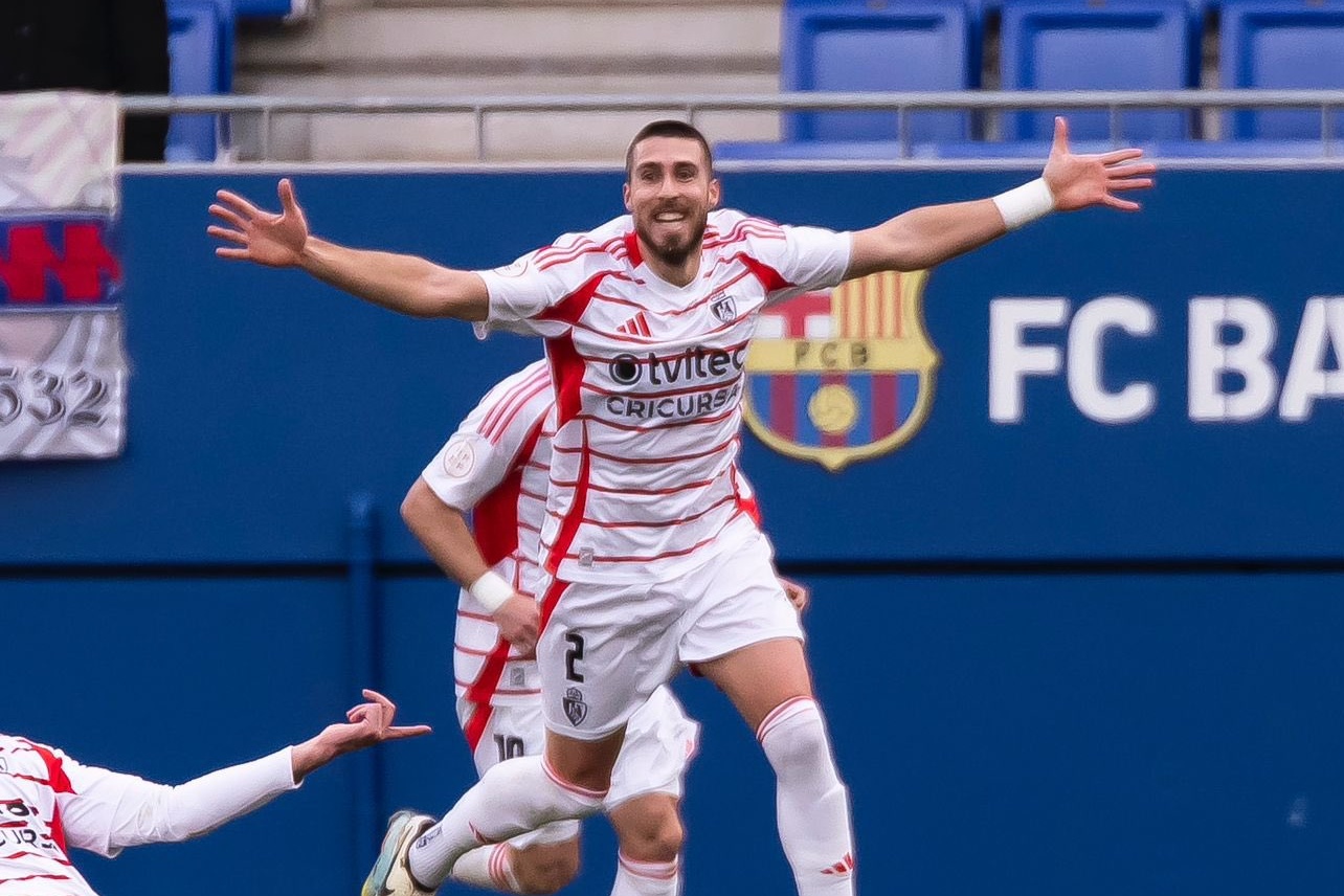 Andújar celebra el gol de Lancho que abría el marcador ante el Barcelona Atlètic