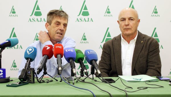 El presidente de Asaja León, Arsenio Vidal, y el secretario general, José Antonio Turrado, presentan el balance anual del sector agroganadero de 2024 y las previsiones para este año