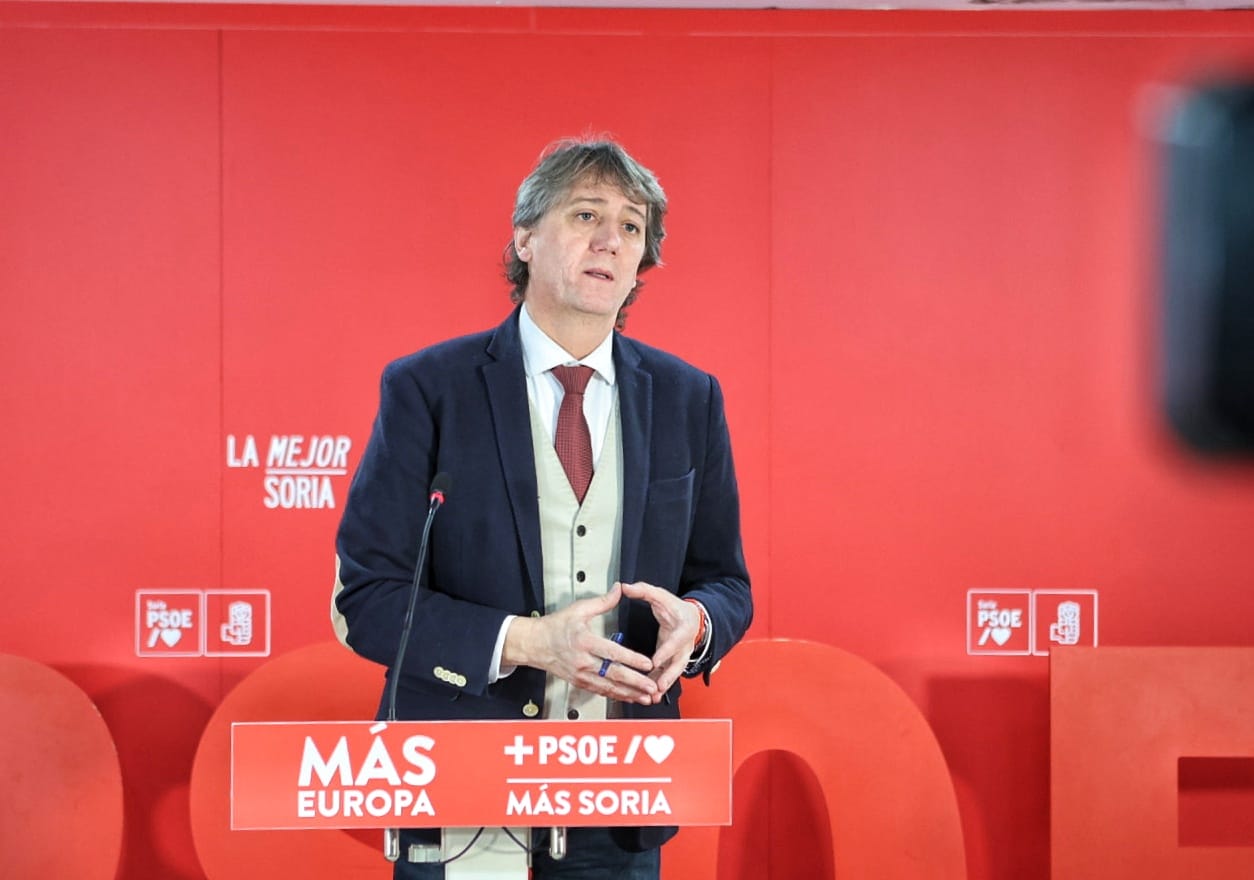 El alcalde de Soria, el socialista Carlos Martínez, comparece para presentar en público su precandidatura para liderar el PSOE en Castilla y León