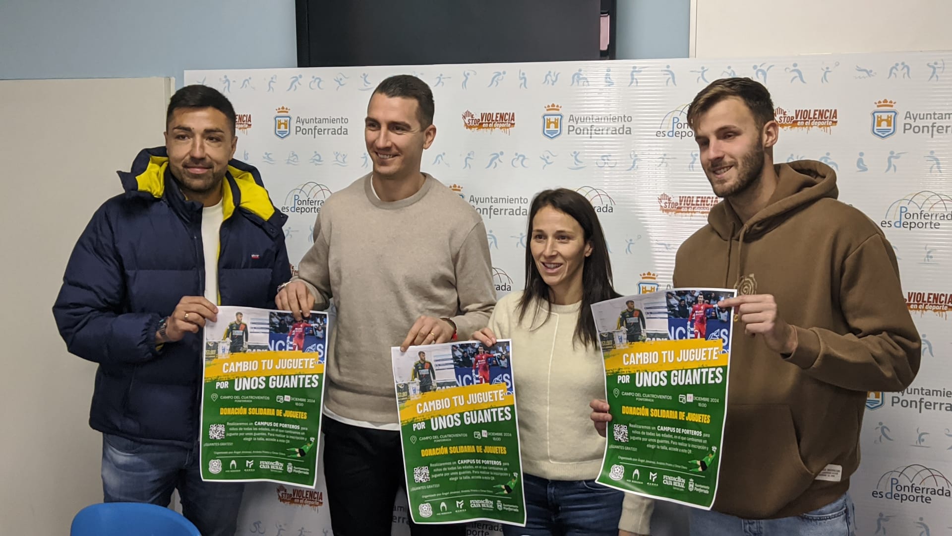 Presentación de la iniciativa 'Cambio tu juguete por unos guantes'