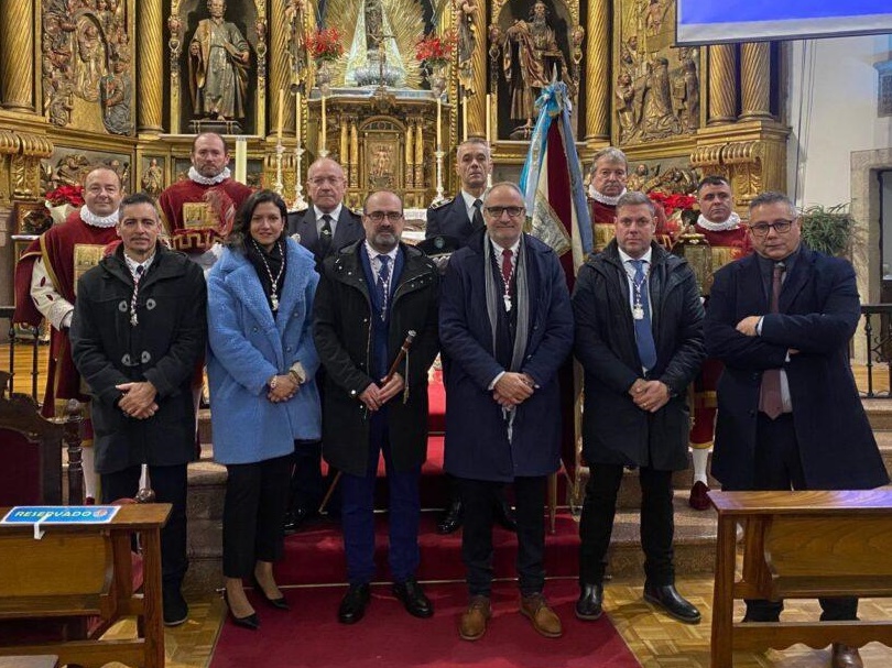 La corporación municipal asistió a la misa de Año Nuevo en la basílica de la Encina