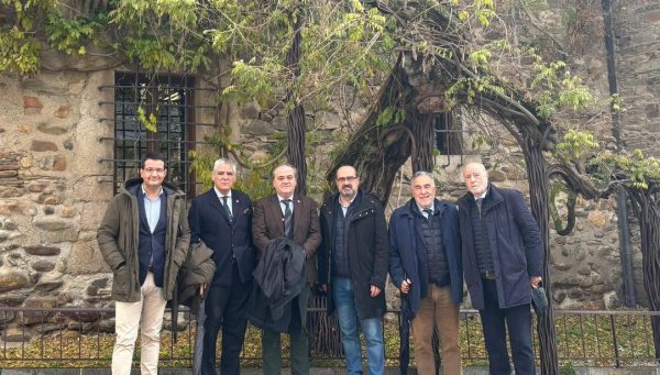 Visita de la directiva de la Real Sociedad al casco antiguo de Ponferrada, con Marco Morala, José Fernández Nieto y Javier García Bueso como anfitriones