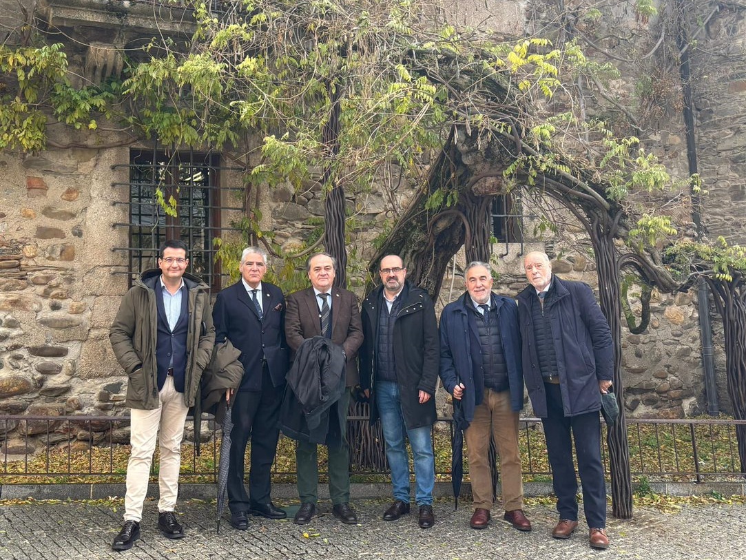 Visita de la directiva de la Real Sociedad al casco antiguo de Ponferrada, con Marco Morala, José Fernández Nieto y Javier García Bueso como anfitriones