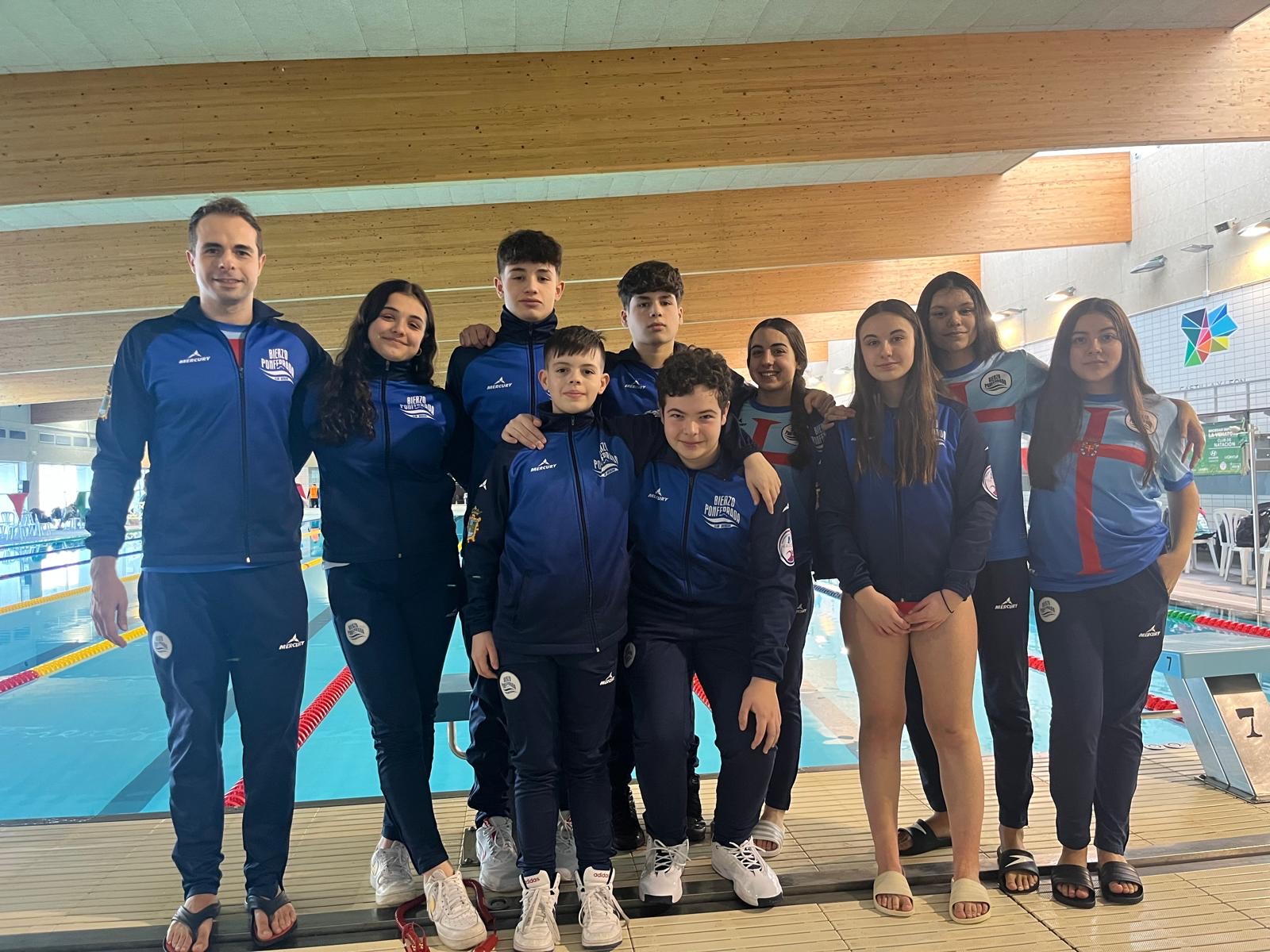 Equipo del Club Natación Bierzo Ponferrada en el Campeonato de Castilla y León infantil