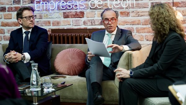 La Federación Leonesa de Empresarios comparte un desayuno informativo con los medios de comunicación